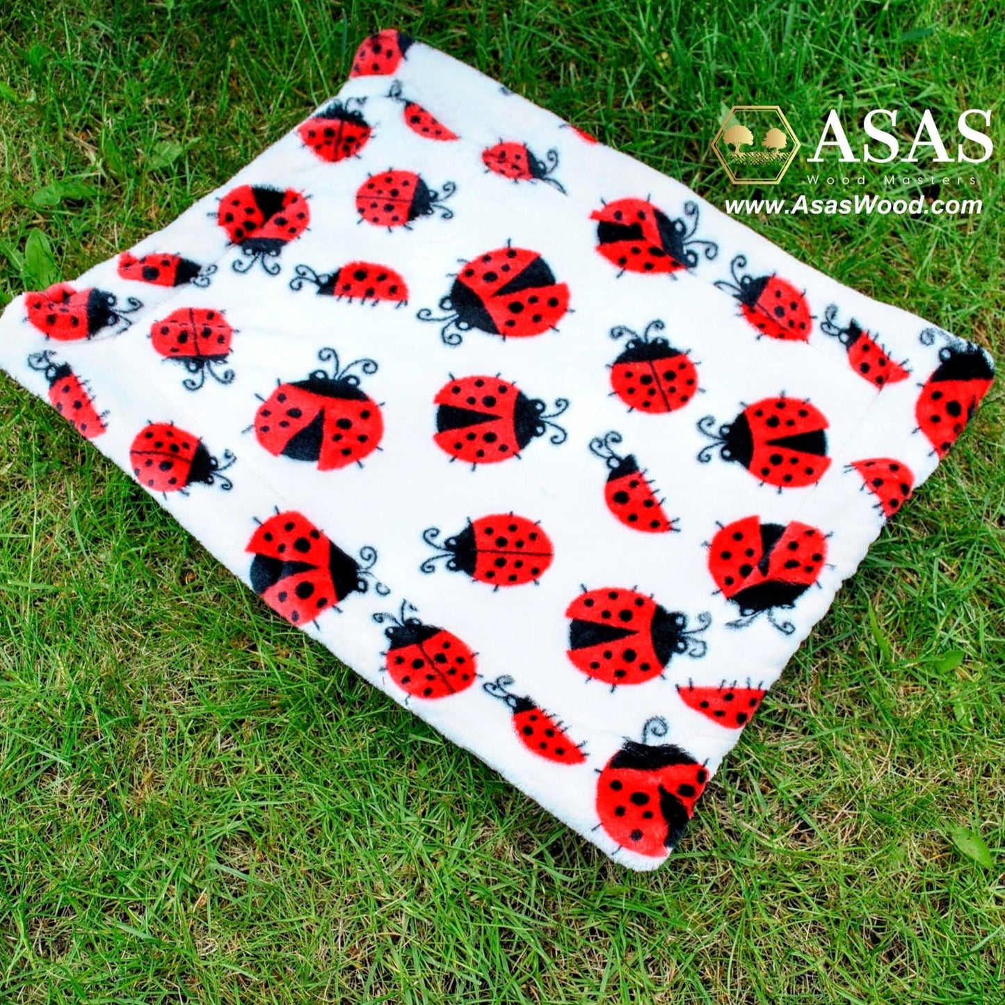 fleece bedding for bunny rabbit bed, made by asaswood